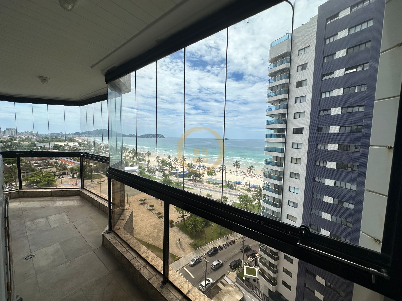Apartamento na Praia da Enseada, Guarujá - SP