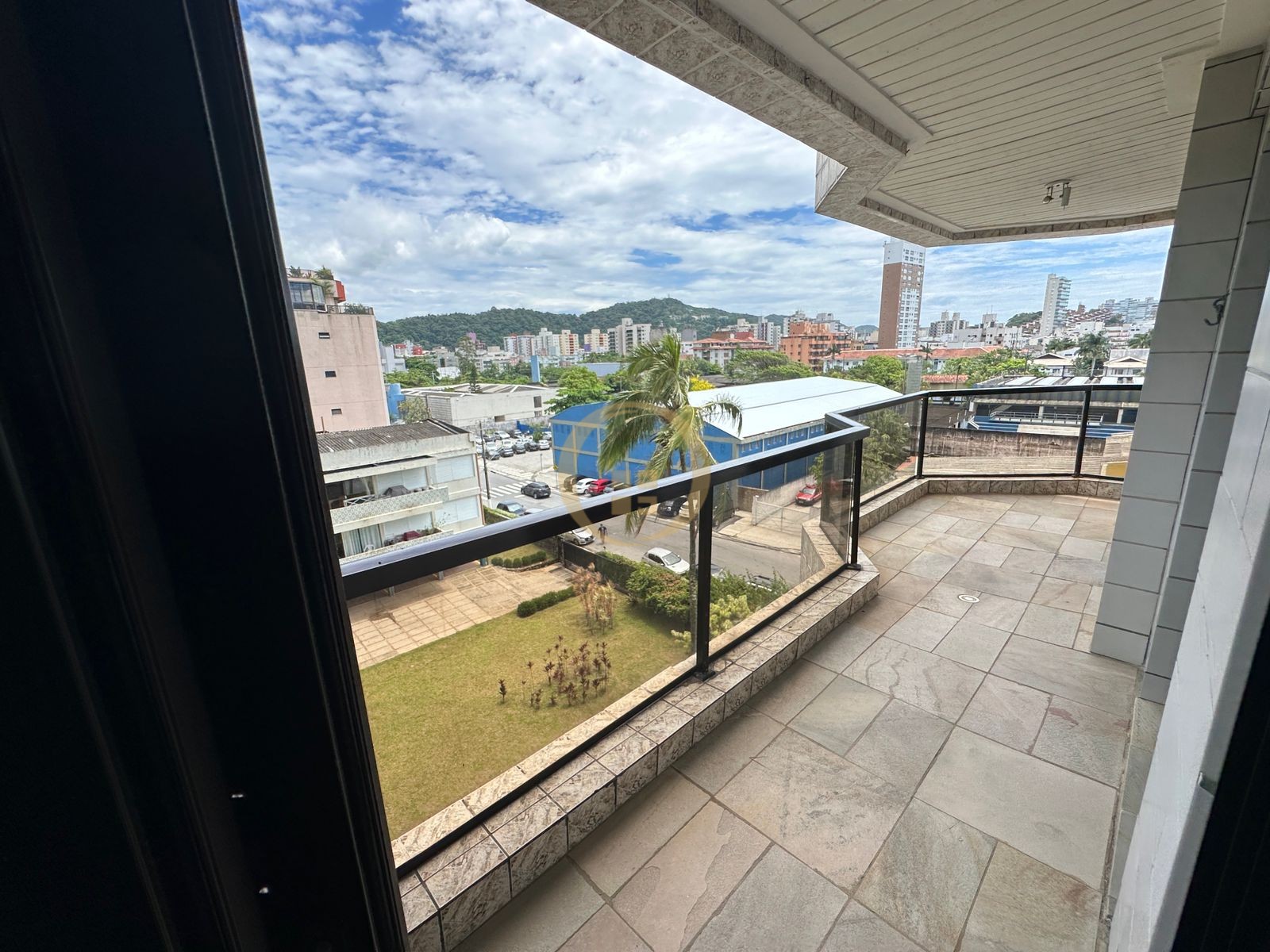 Apartamento na Praia da Enseada, Guarujá - SP