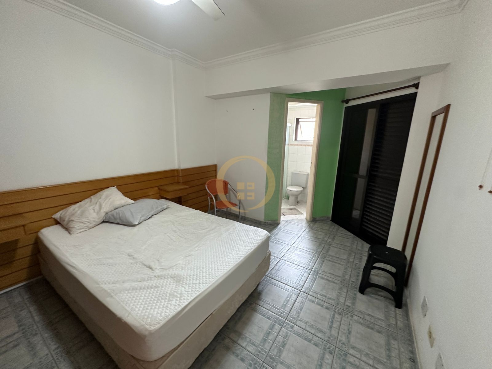 Apartamento na Praia da Enseada, Guarujá - SP