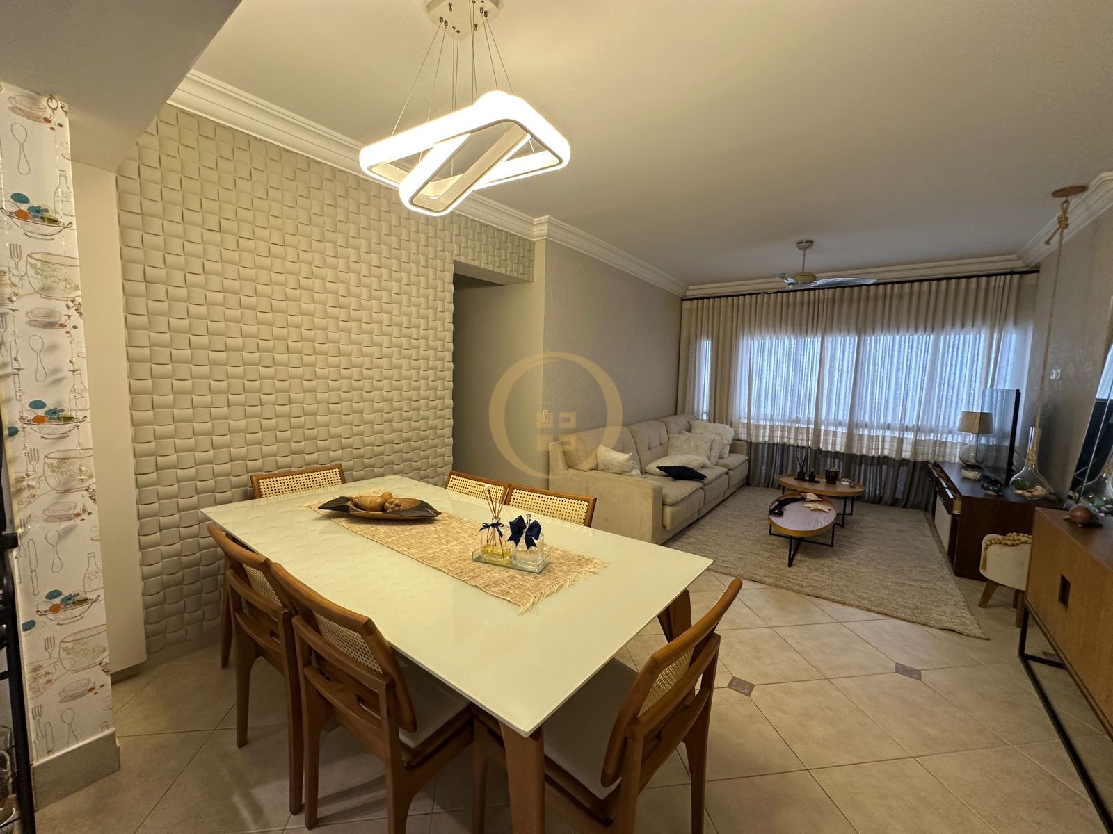 Apartamento na Praia da Enseada, Guarujá - SP