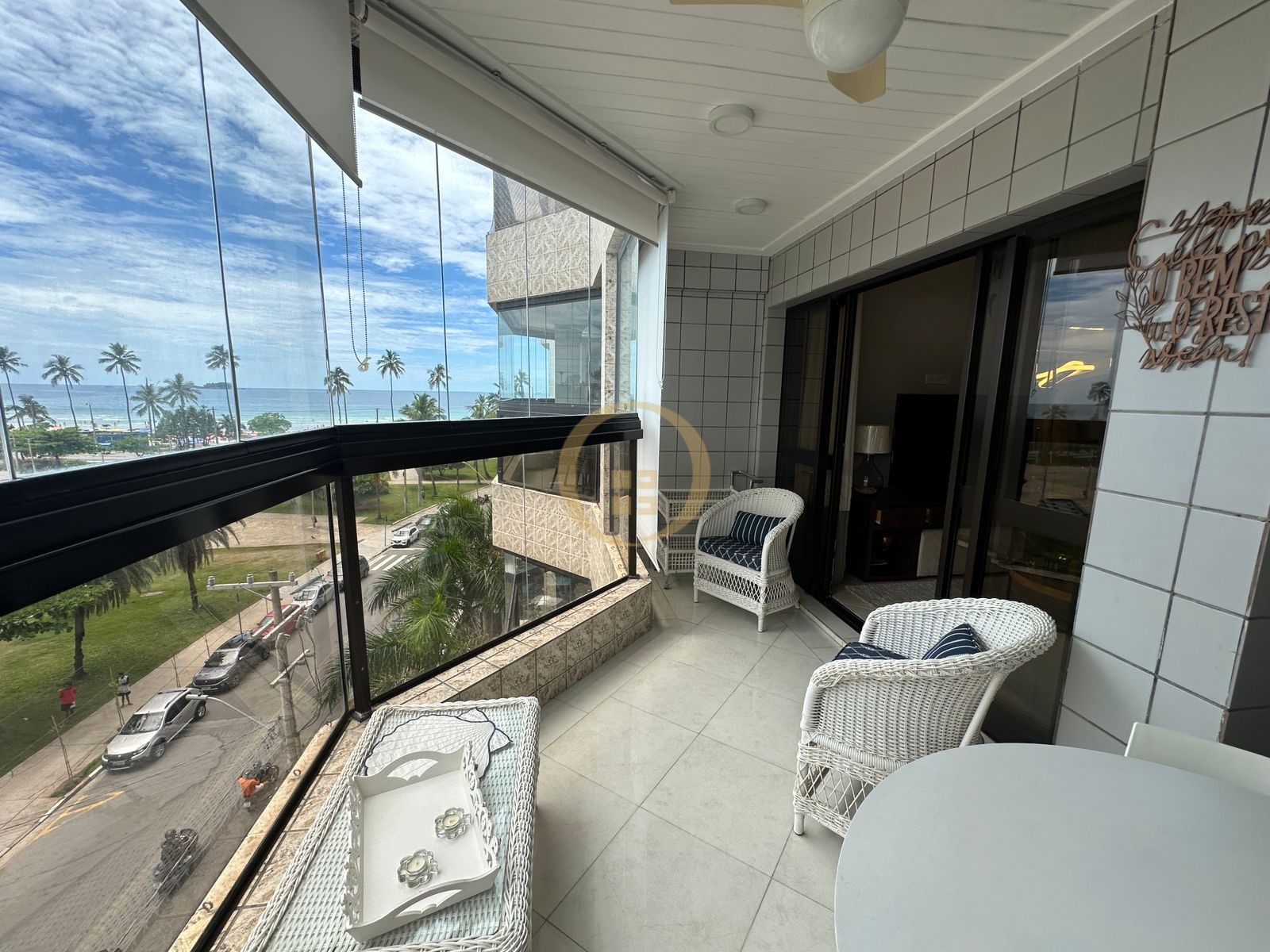 Apartamento na Praia da Enseada, Guarujá - SP