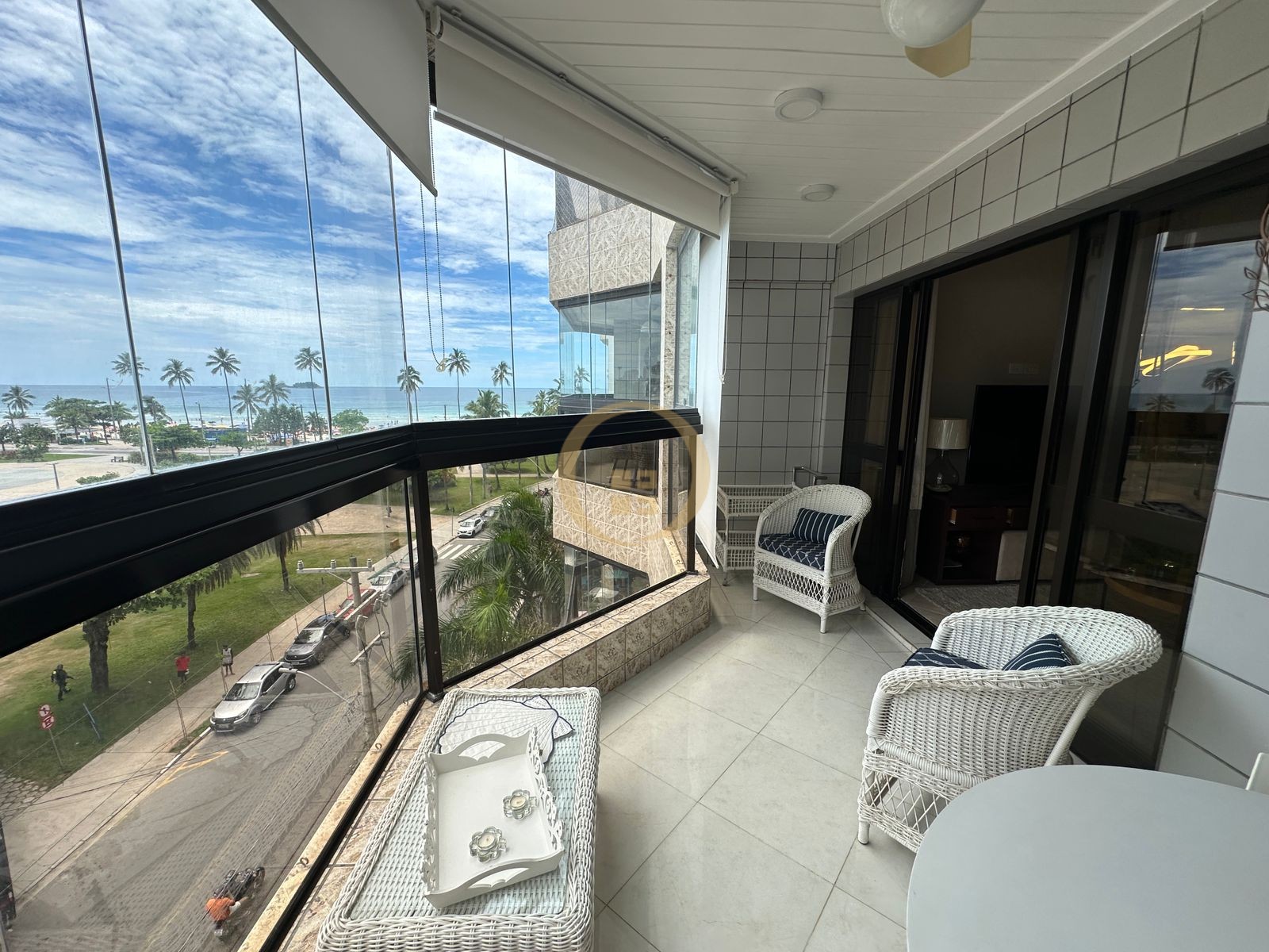 Apartamento na Praia da Enseada, Guarujá - SP