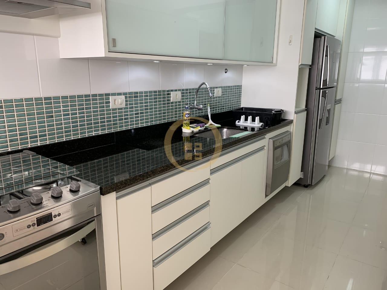 Apartamento na Praia das Pitangueiras, Guarujá - SP