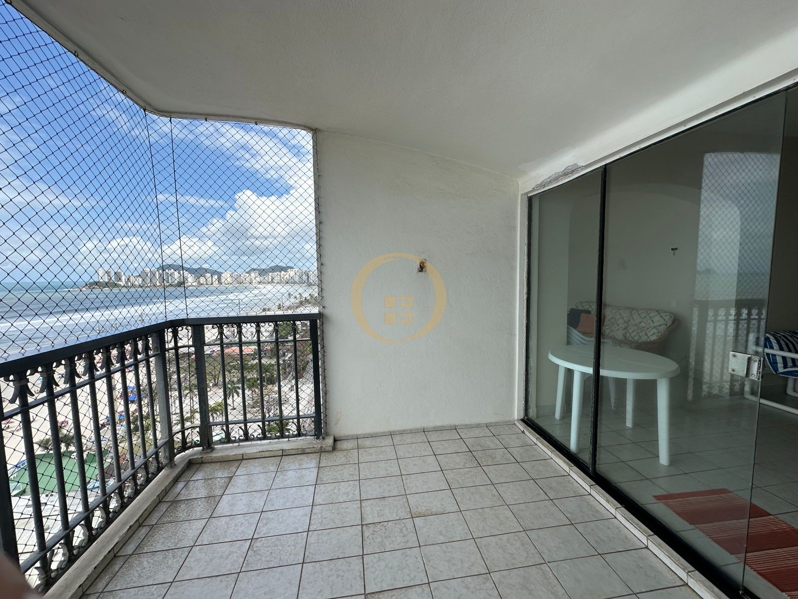 Apartamento Frente ao Mar, Praia Pitangueiras, Guarujá - SP