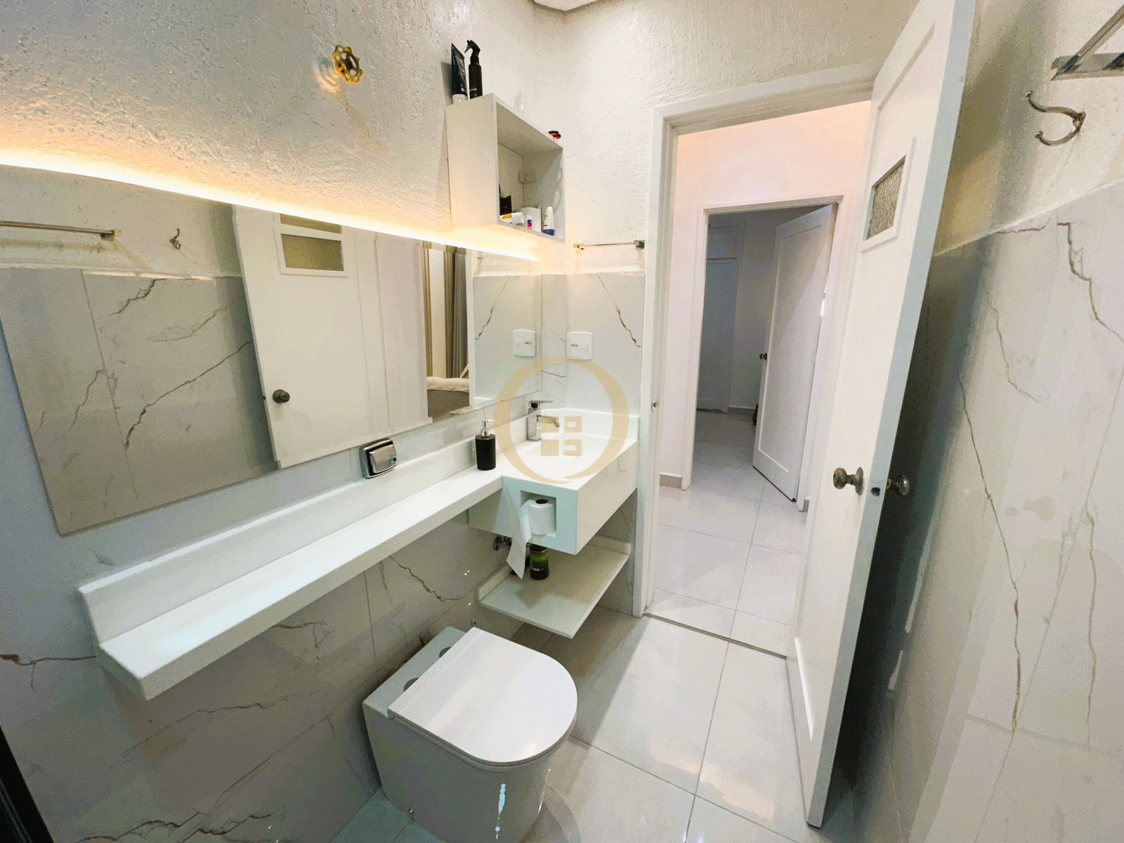 Apartamento na Praia das Pitangueiras, Guarujá - SP