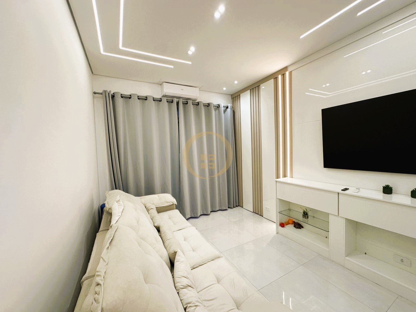 Apartamento na Praia das Pitangueiras, Guarujá - SP