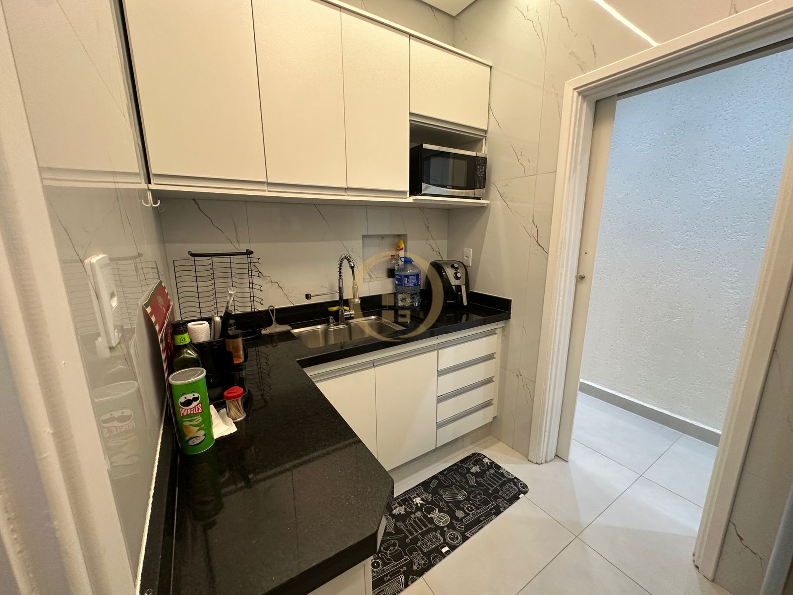 Apartamento na Praia das Pitangueiras, Guarujá - SP