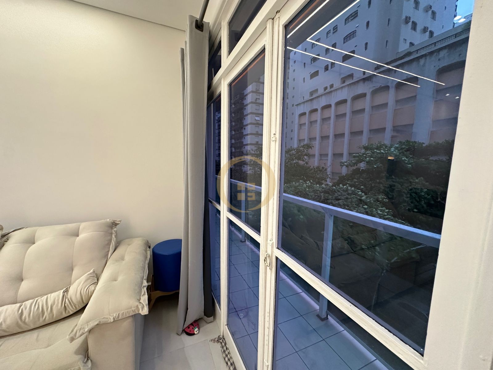 Apartamento na Praia das Pitangueiras, Guarujá - SP
