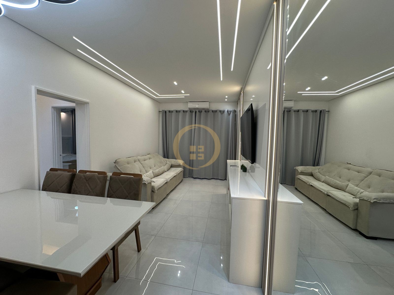 Apartamento na Praia das Pitangueiras, Guarujá - SP