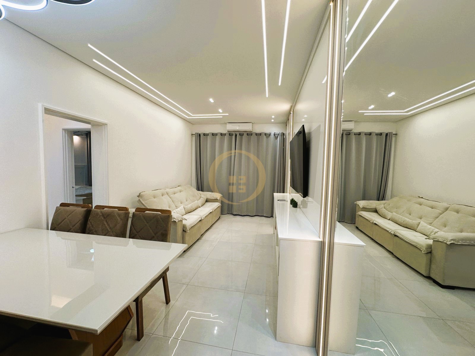 Apartamento na Praia das Pitangueiras, Guarujá - SP