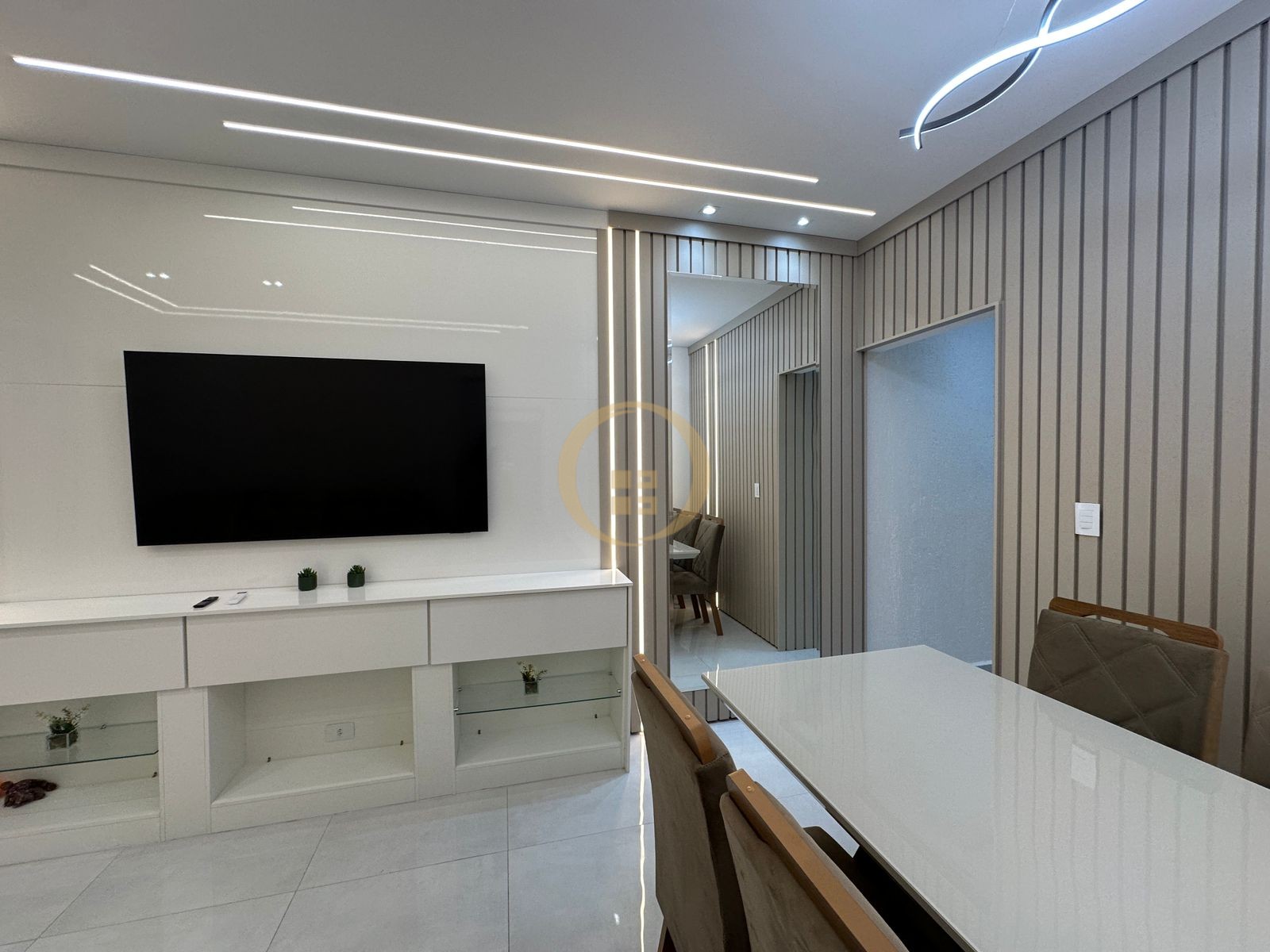 Apartamento na Praia das Pitangueiras, Guarujá - SP