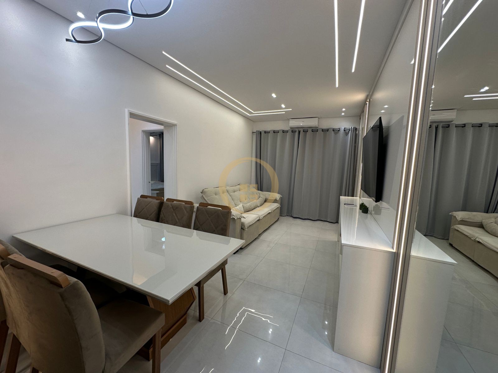 Apartamento na Praia das Pitangueiras, Guarujá - SP