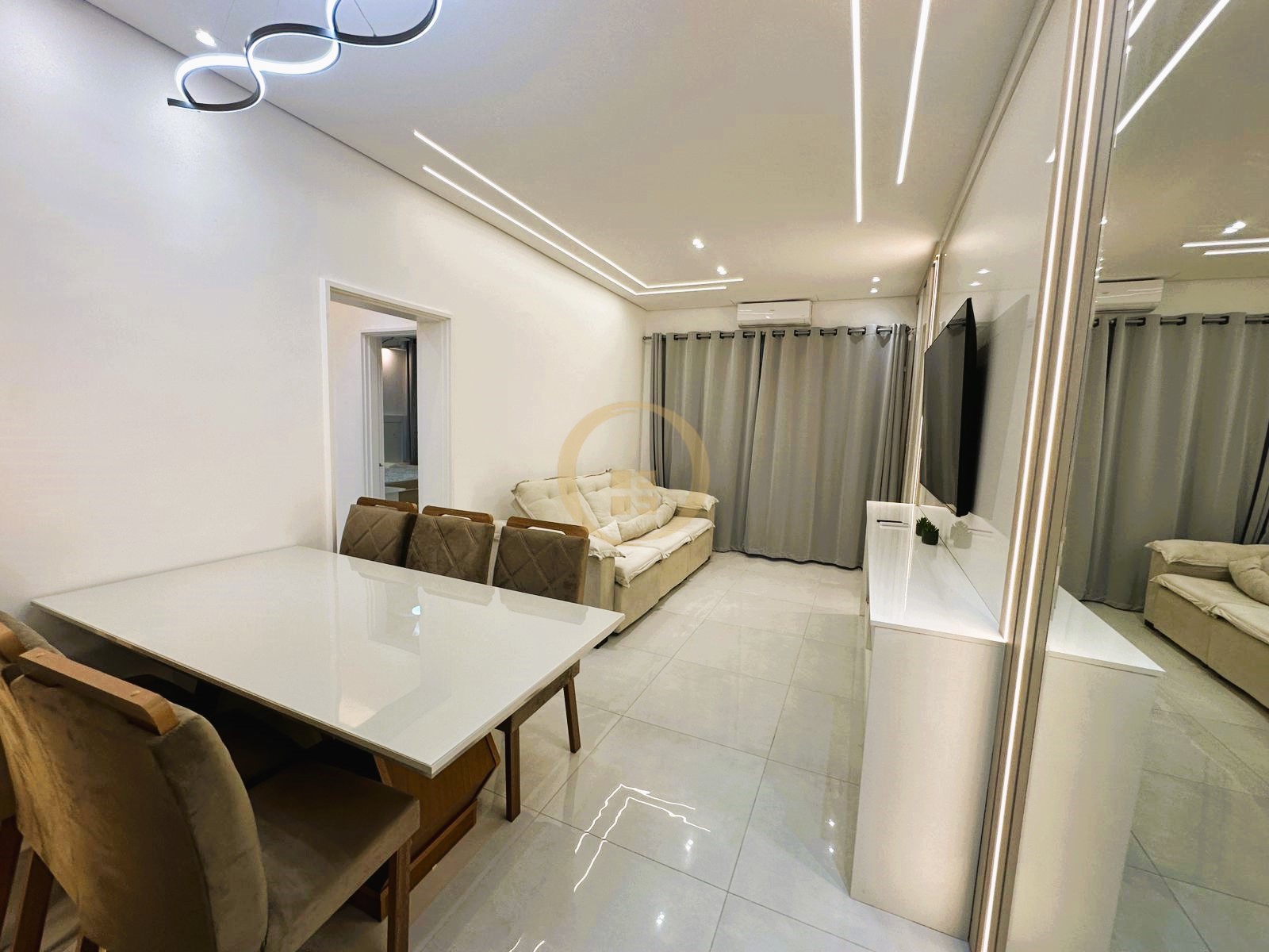 Apartamento na Praia das Pitangueiras, Guarujá - SP