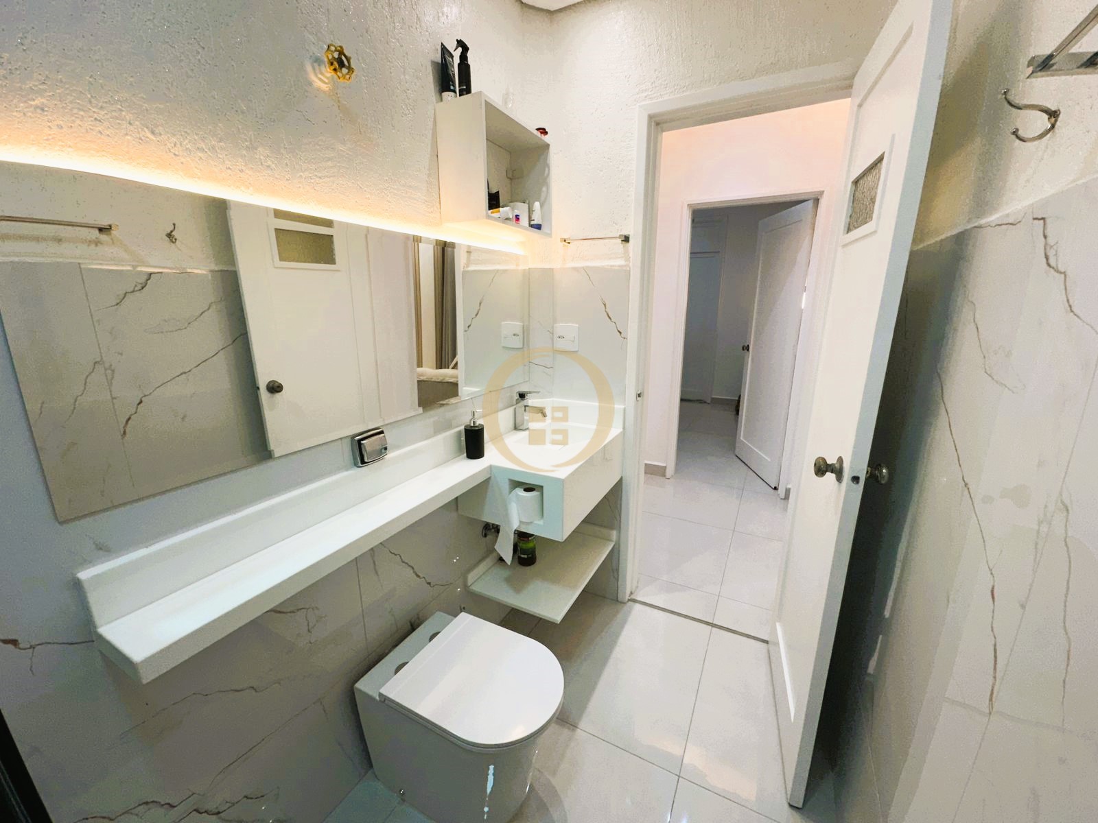 Apartamento na Praia das Pitangueiras, Guarujá - SP