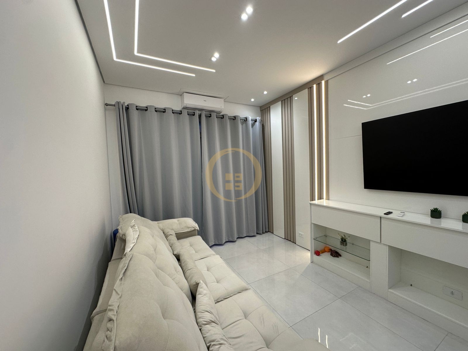 Apartamento na Praia das Pitangueiras, Guarujá - SP
