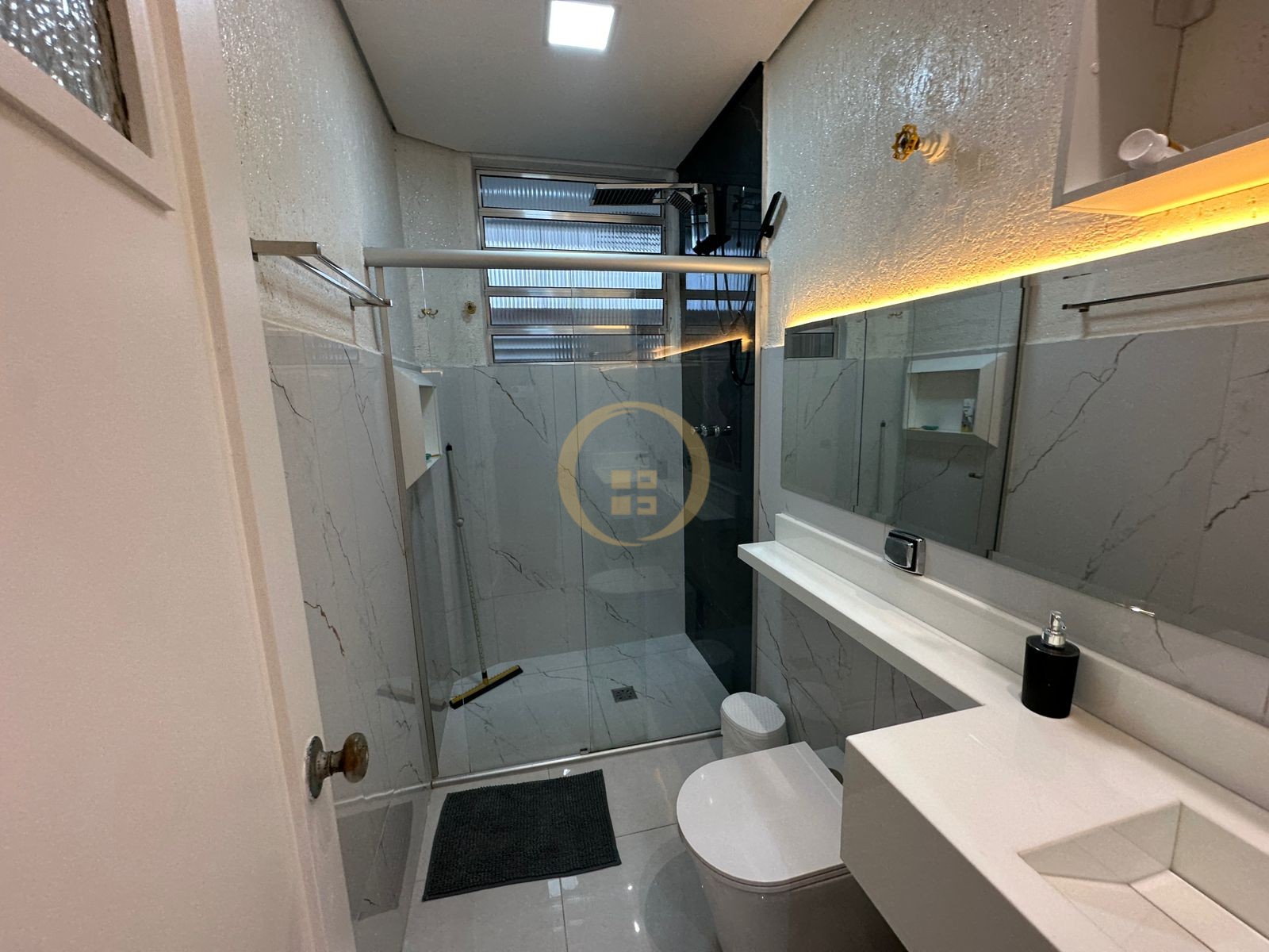 Apartamento na Praia das Pitangueiras, Guarujá - SP