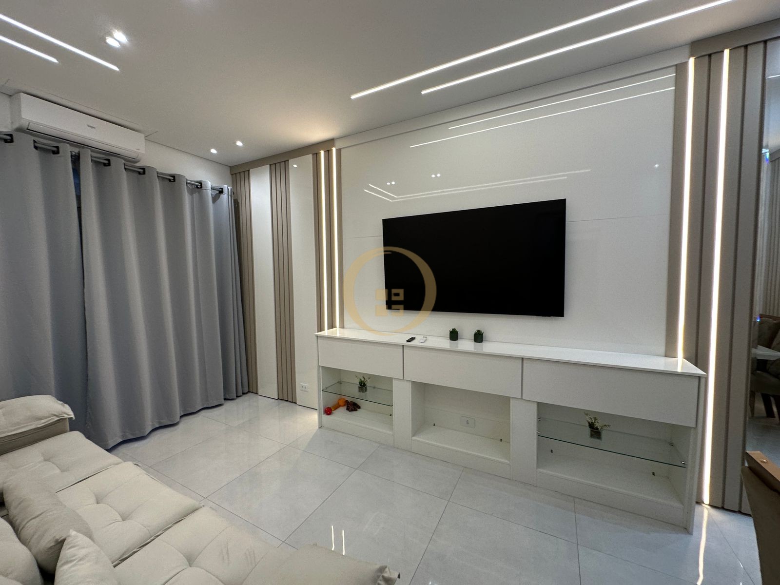 Apartamento na Praia das Pitangueiras, Guarujá - SP