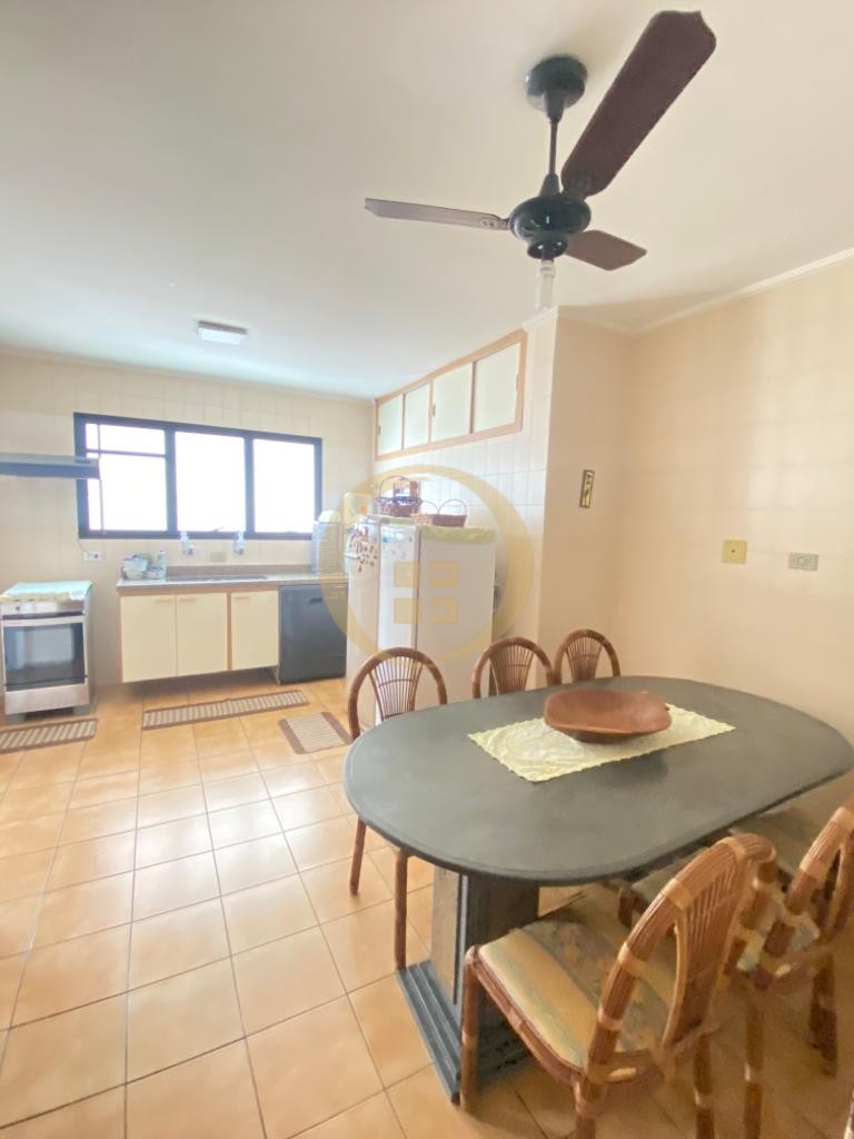 Apartamento na Praia das Pitangueiras, Guarujá - SP