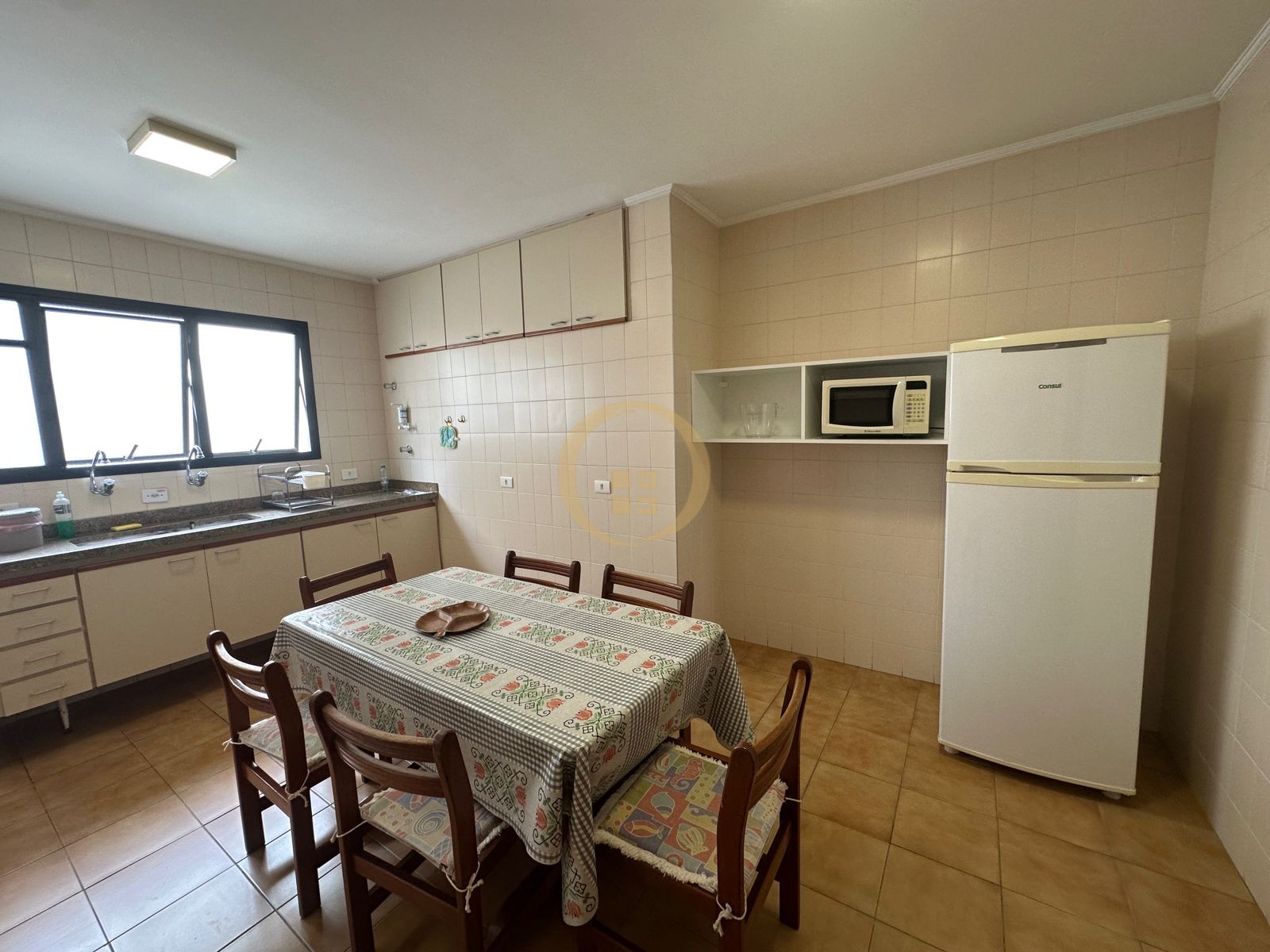 Apartamento na Praia das Pitangueiras, Guarujá - SP