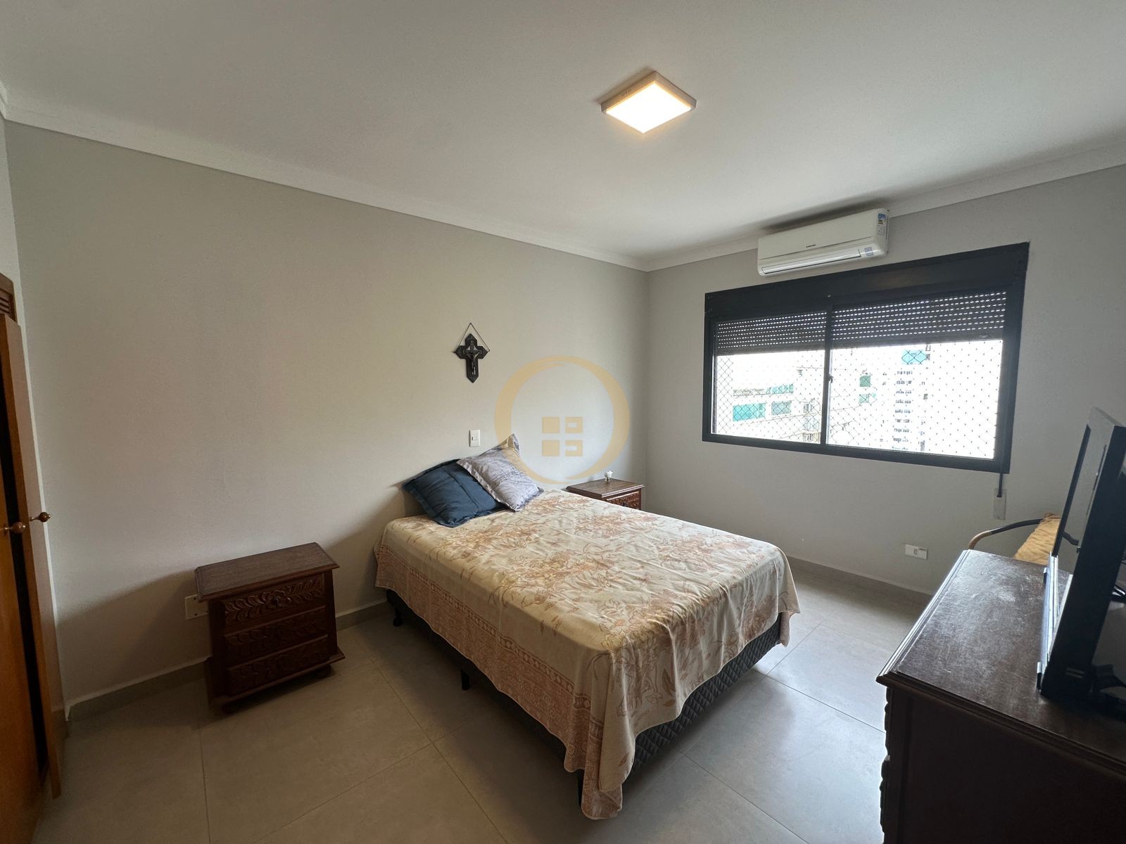 Apartamento na Praia das Pitangueiras, Guarujá - SP