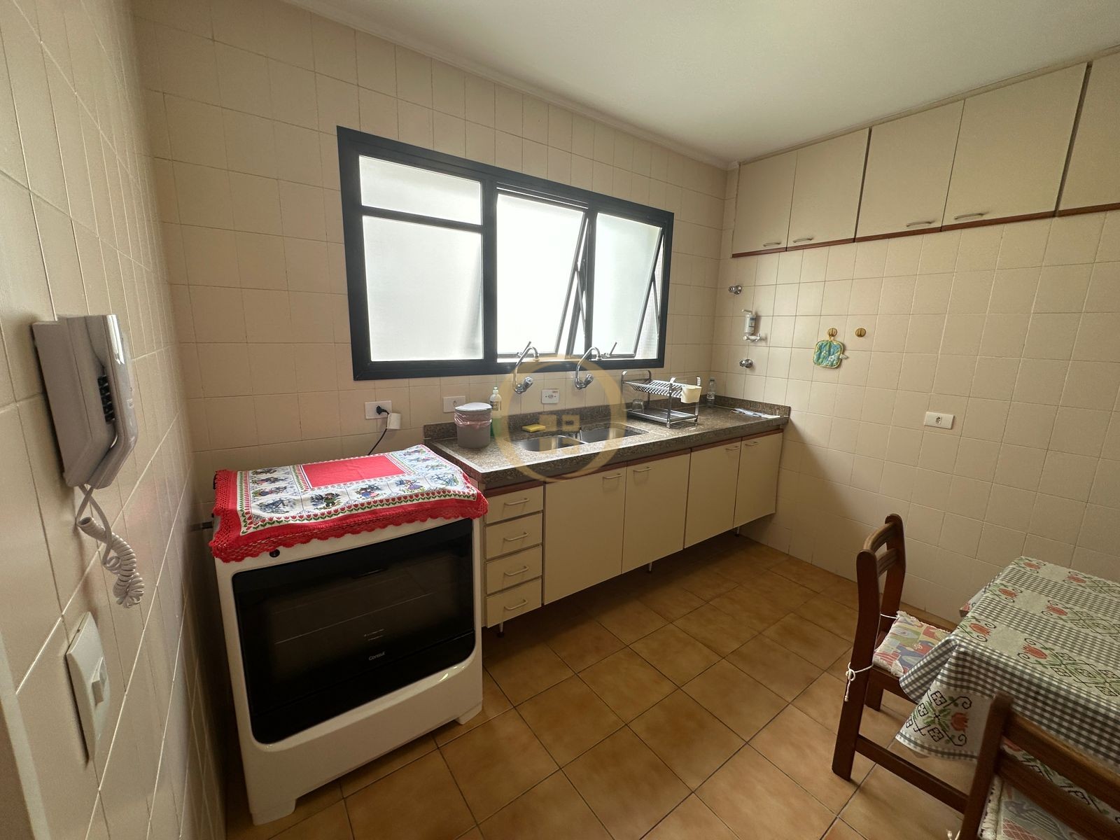 Apartamento na Praia das Pitangueiras, Guarujá - SP