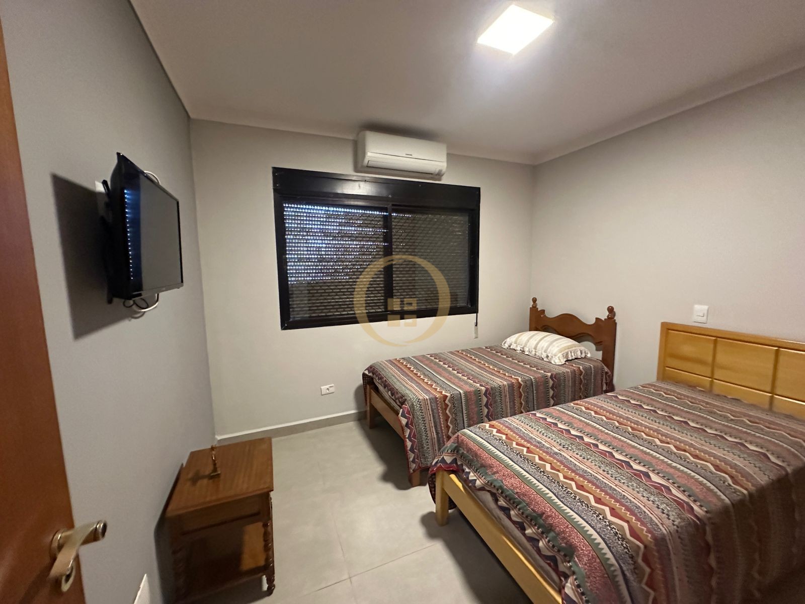 Apartamento na Praia das Pitangueiras, Guarujá - SP
