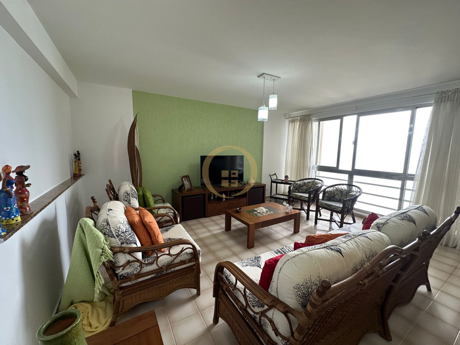 Apartamento Frente ao Mar, Praia Pitangueiras, Guarujá - SP