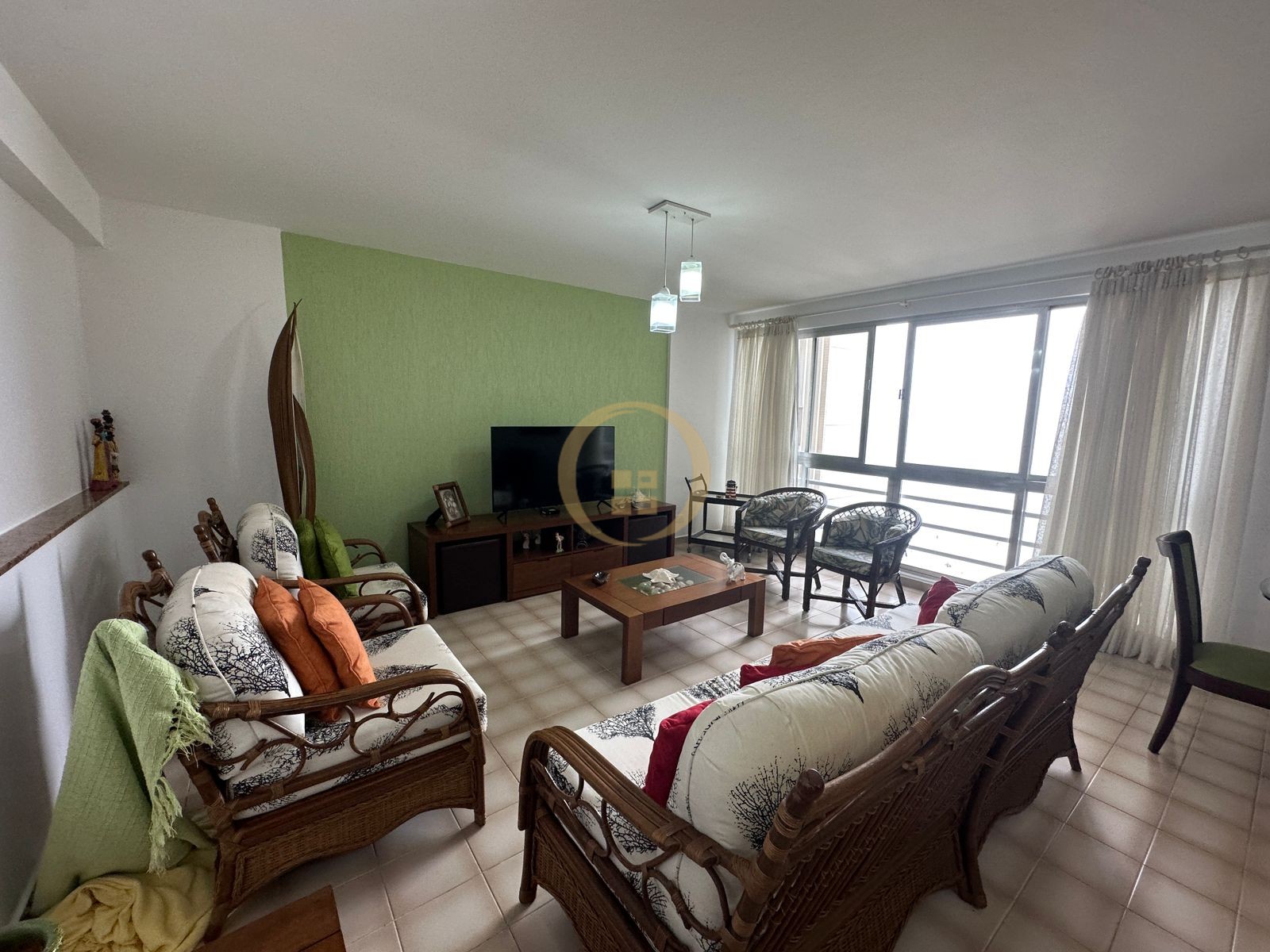 Apartamento Frente ao Mar, Praia Pitangueiras, Guarujá - SP