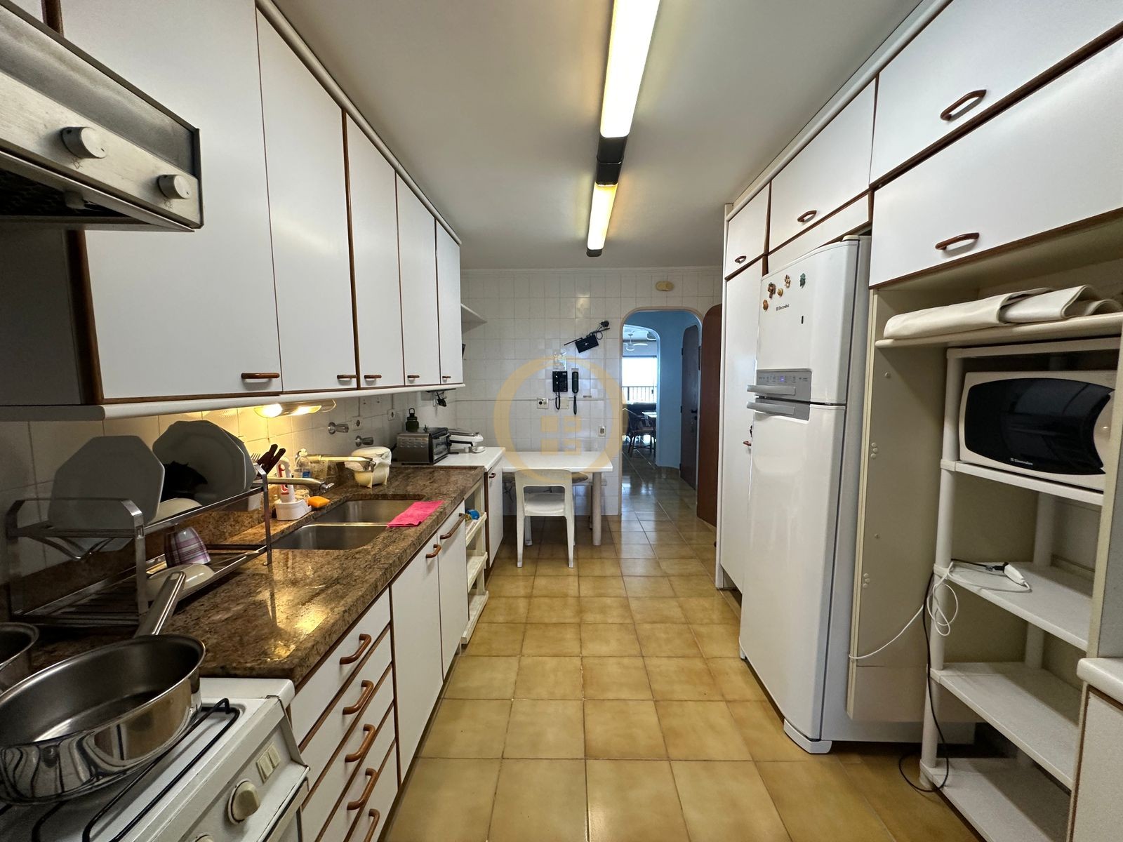 Apartamento na Praia das Pitangueiras, Guarujá - SP