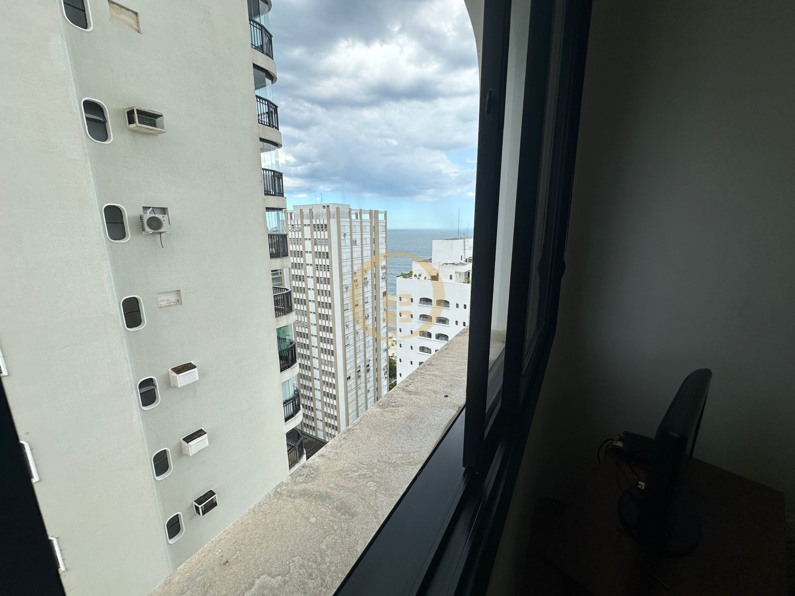 Apartamento na Praia das Pitangueiras, Guarujá - SP
