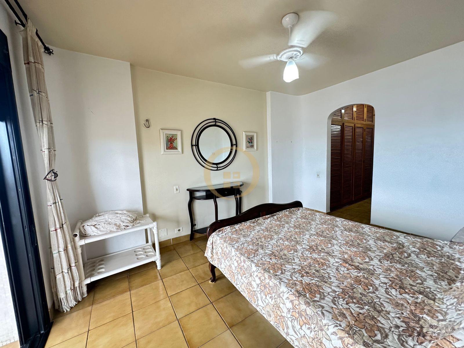 Apartamento na Praia das Pitangueiras, Guarujá - SP