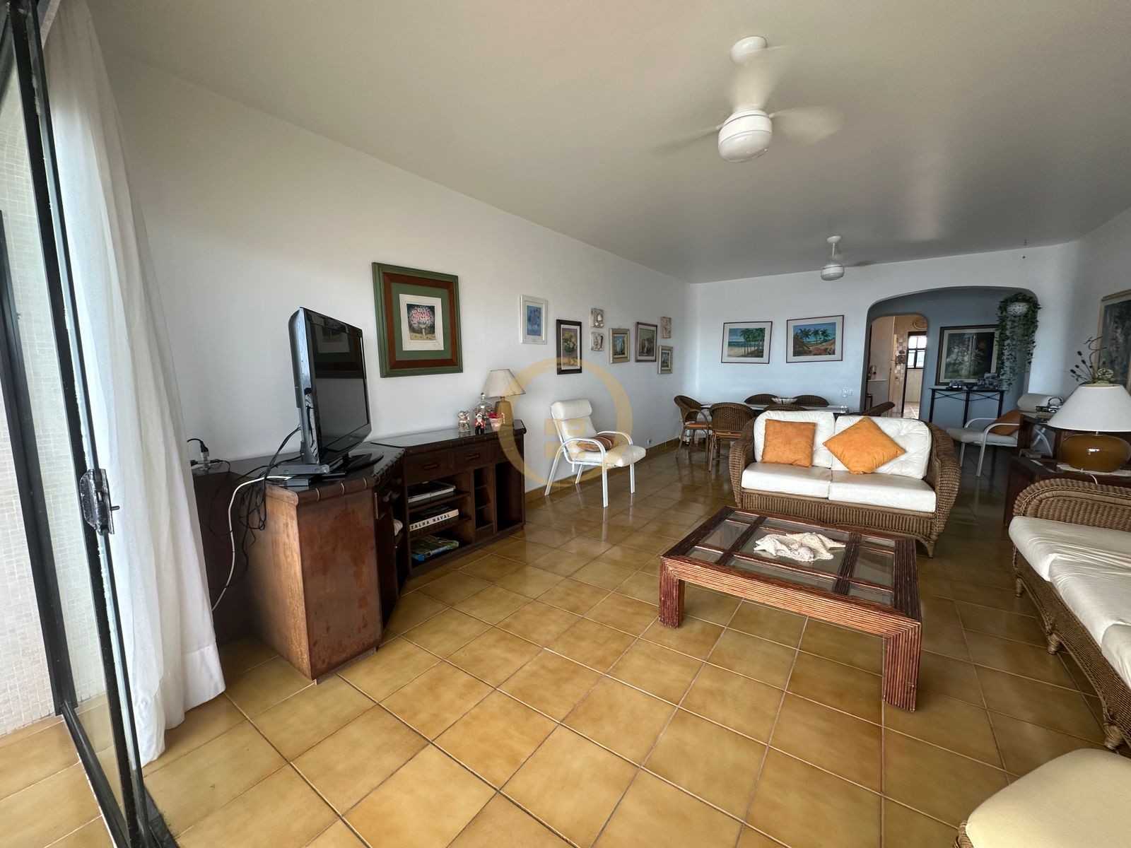 Apartamento na Praia das Pitangueiras, Guarujá - SP