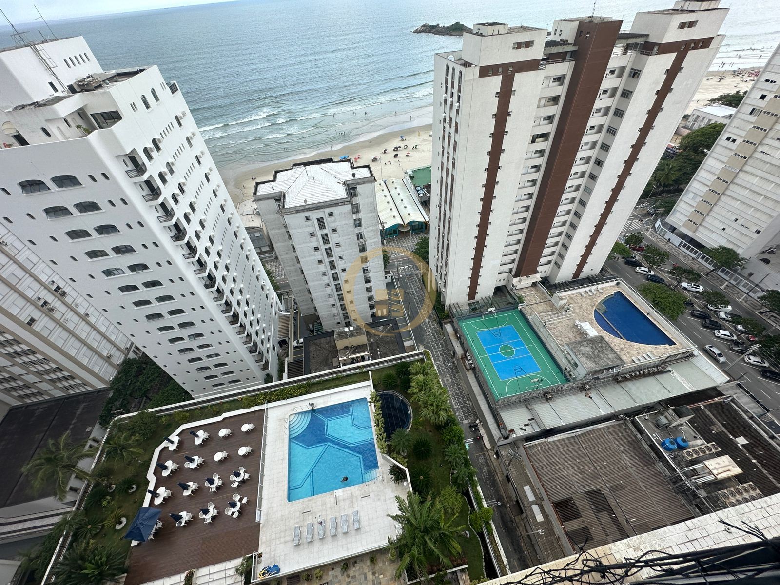 Apartamento na Praia das Pitangueiras, Guarujá - SP