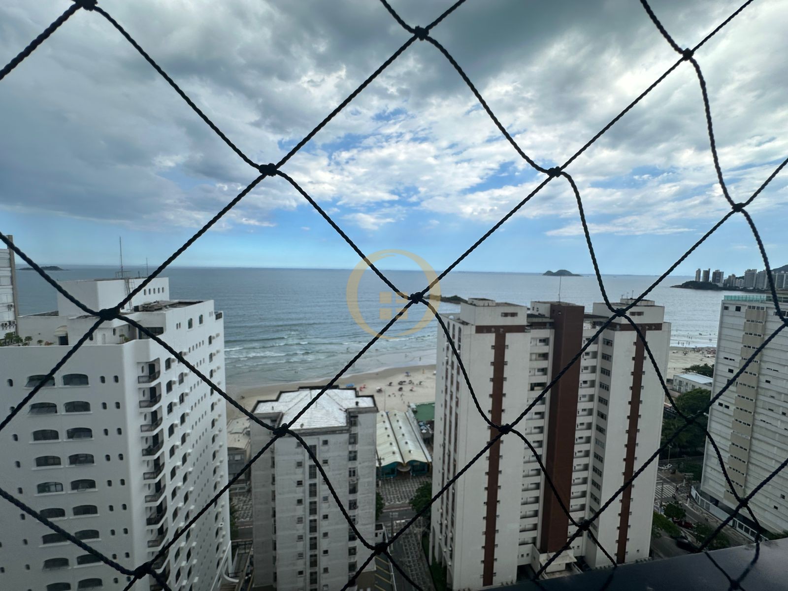 Apartamento na Praia das Pitangueiras, Guarujá - SP