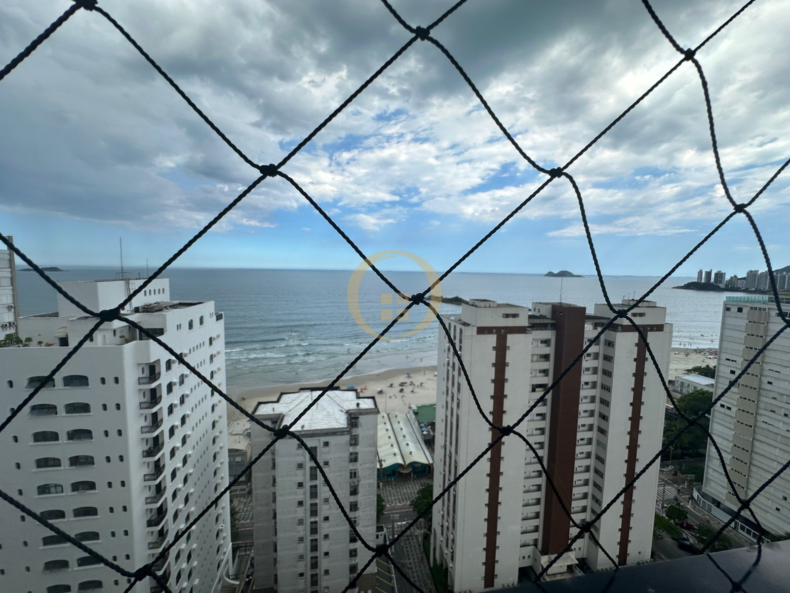 Apartamento na Praia das Pitangueiras, Guarujá - SP