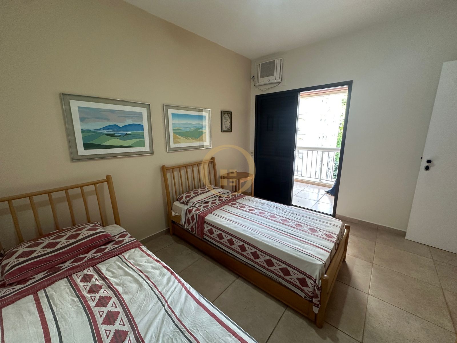 Apartamento na Praia das Pitangueiras, Guarujá - SP