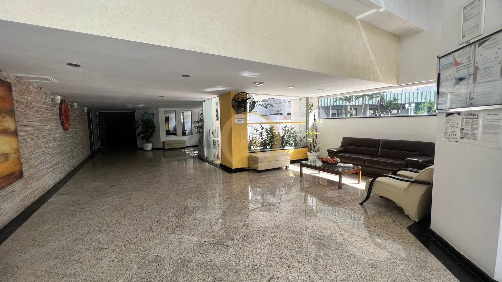 Apartamento na Praia das Pitangueiras, Guarujá - SP