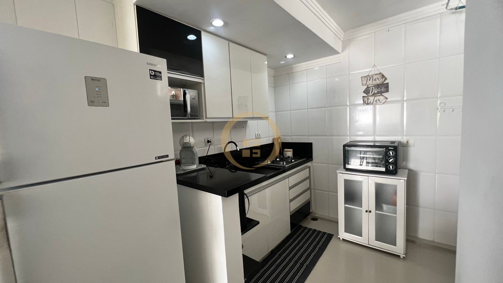 Apartamento na Praia das Pitangueiras, Guarujá - SP