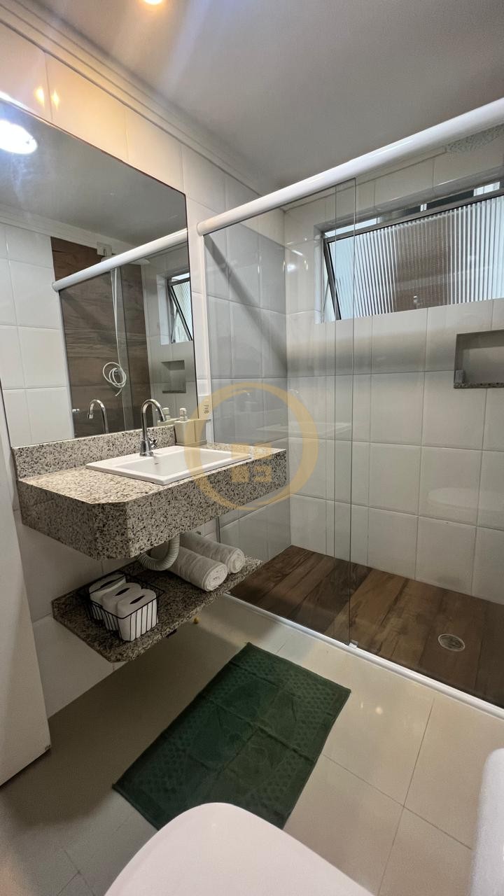 Apartamento na Praia das Pitangueiras, Guarujá - SP