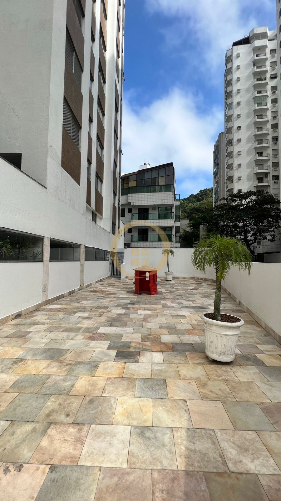 Apartamento na Praia das Pitangueiras, Guarujá - SP