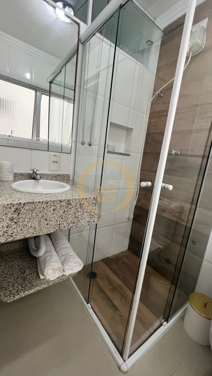 Apartamento na Praia das Pitangueiras, Guarujá - SP
