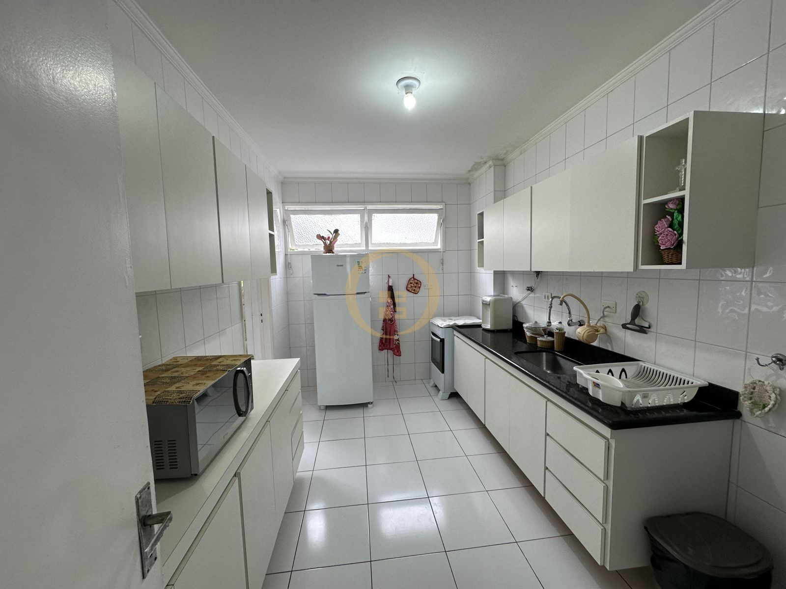 Apartamento na Praia das Pitangueiras, Guarujá - SP