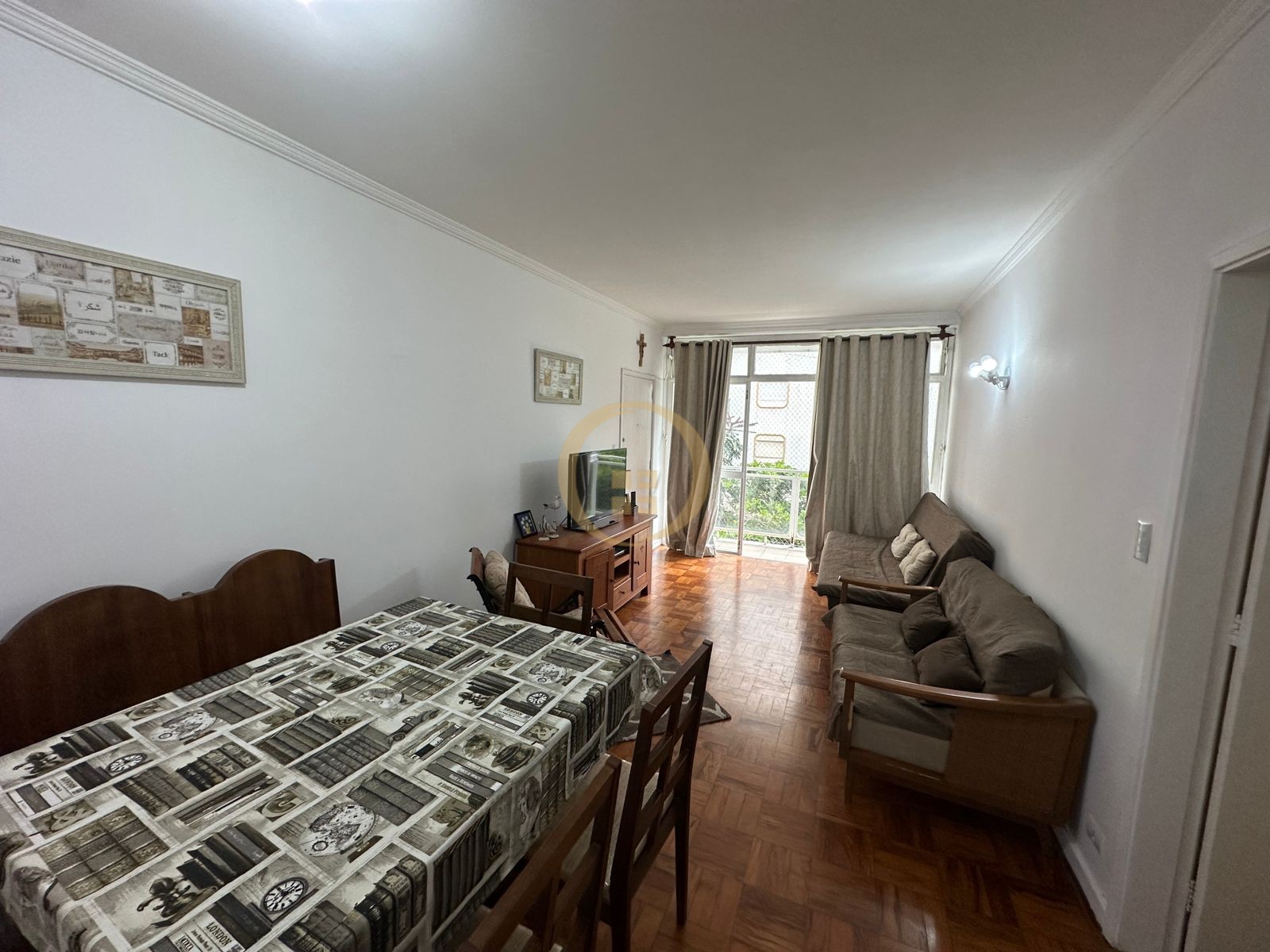 Apartamento na Praia das Pitangueiras, Guarujá - SP