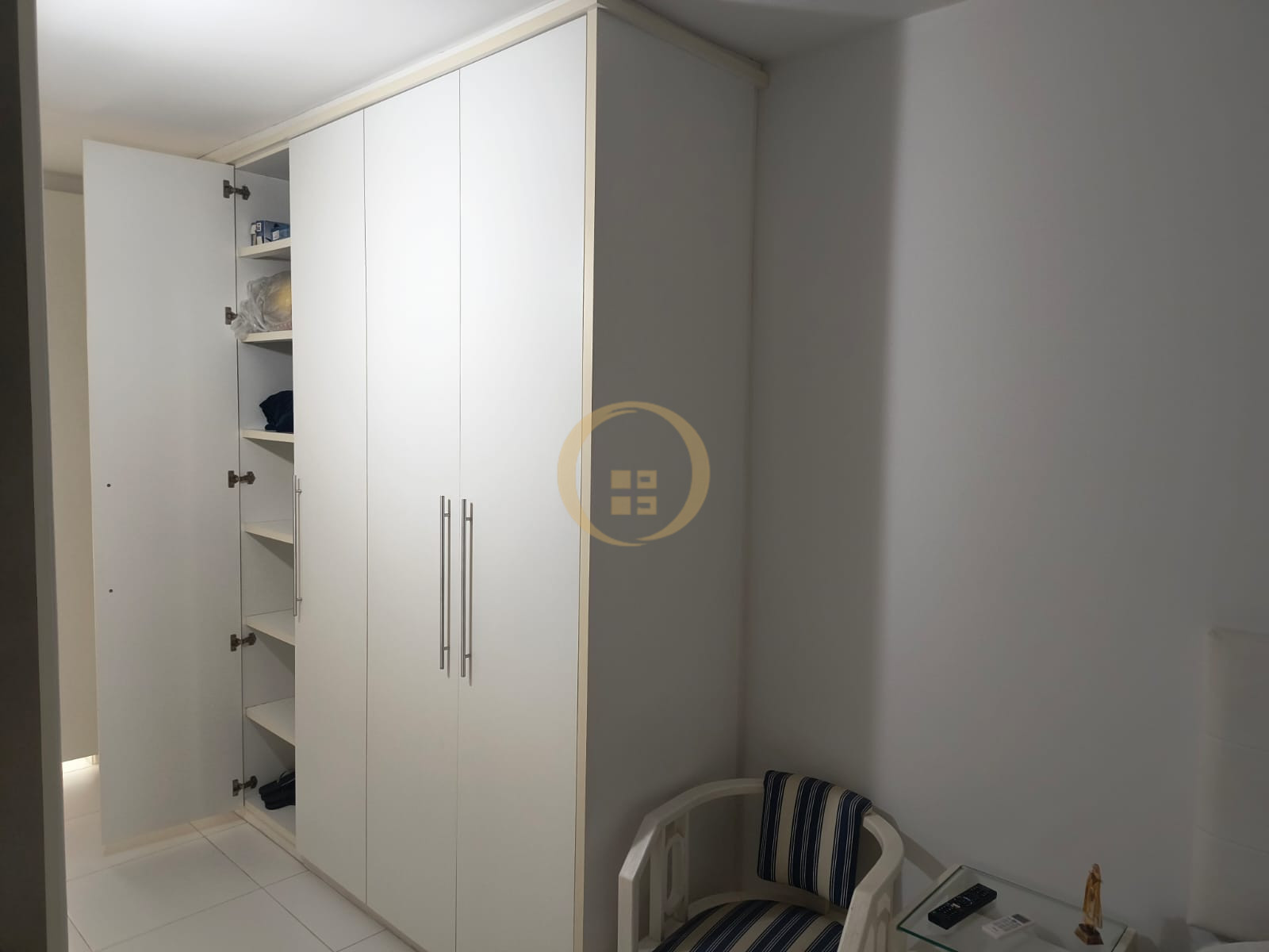Apartamento na Praia das Pitangueiras, Guarujá - SP