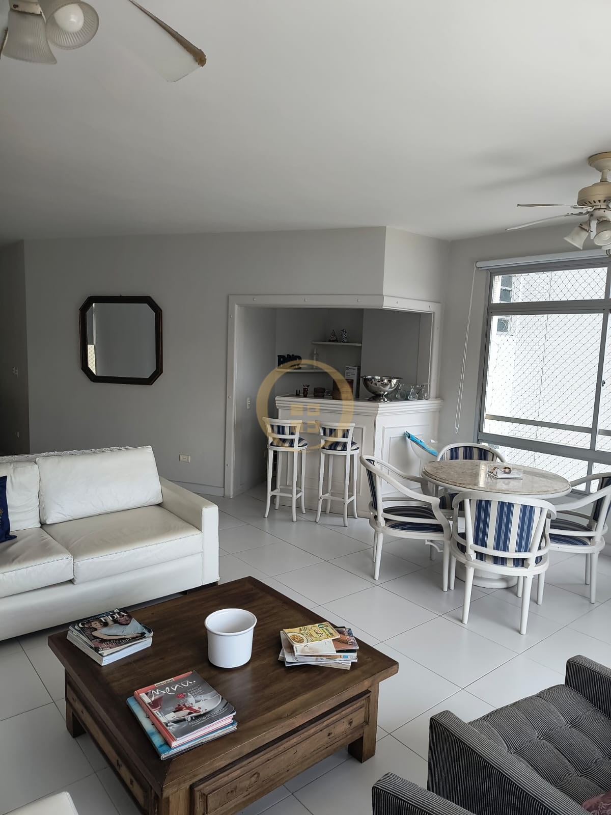 Apartamento na Praia das Pitangueiras, Guarujá - SP
