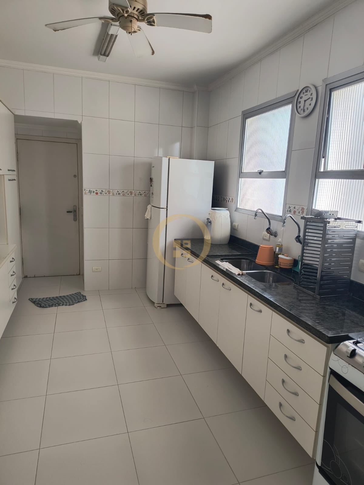 Apartamento na Praia das Pitangueiras, Guarujá - SP