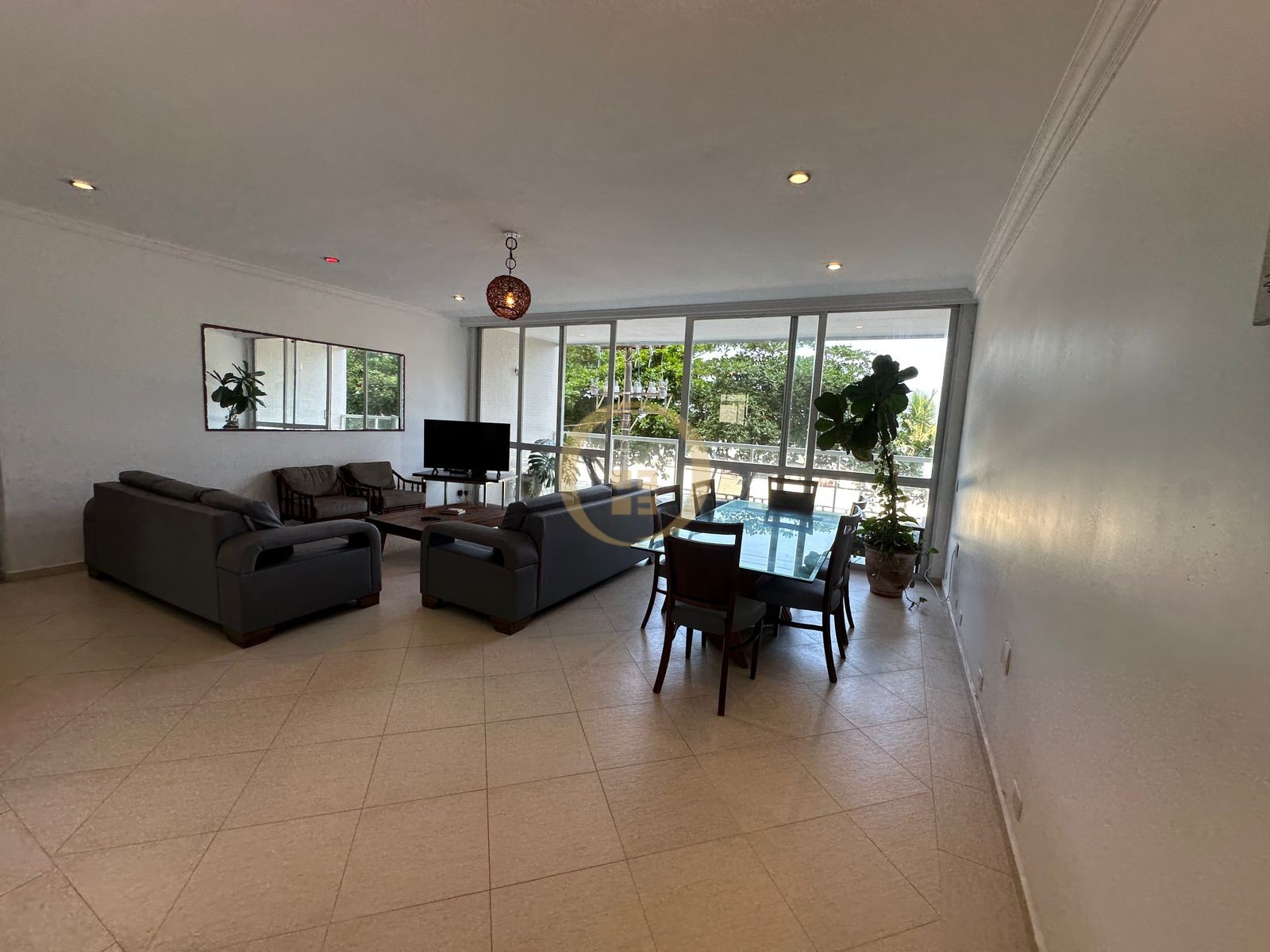 Apartamento Frente ao Mar, Pitangueiras, Guarujá - SP