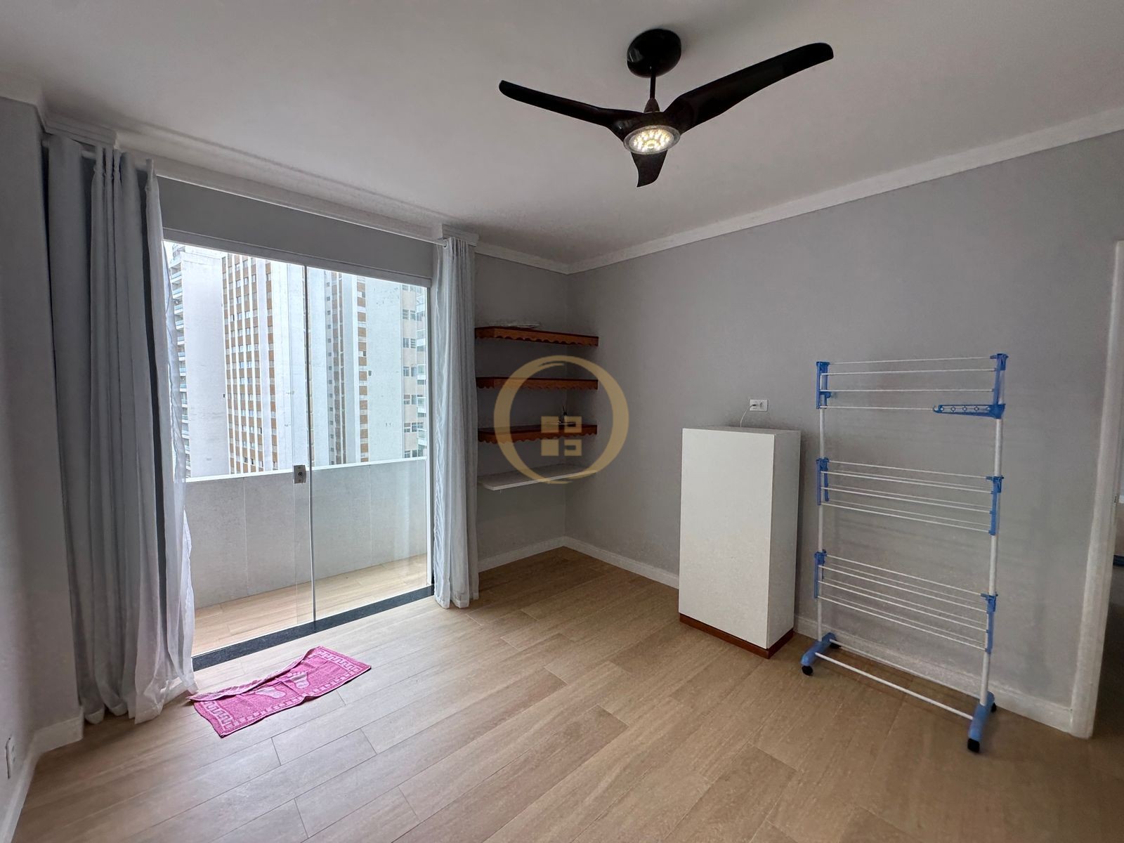 Apartamento na Praia das Pitangueiras, Guarujá - SP