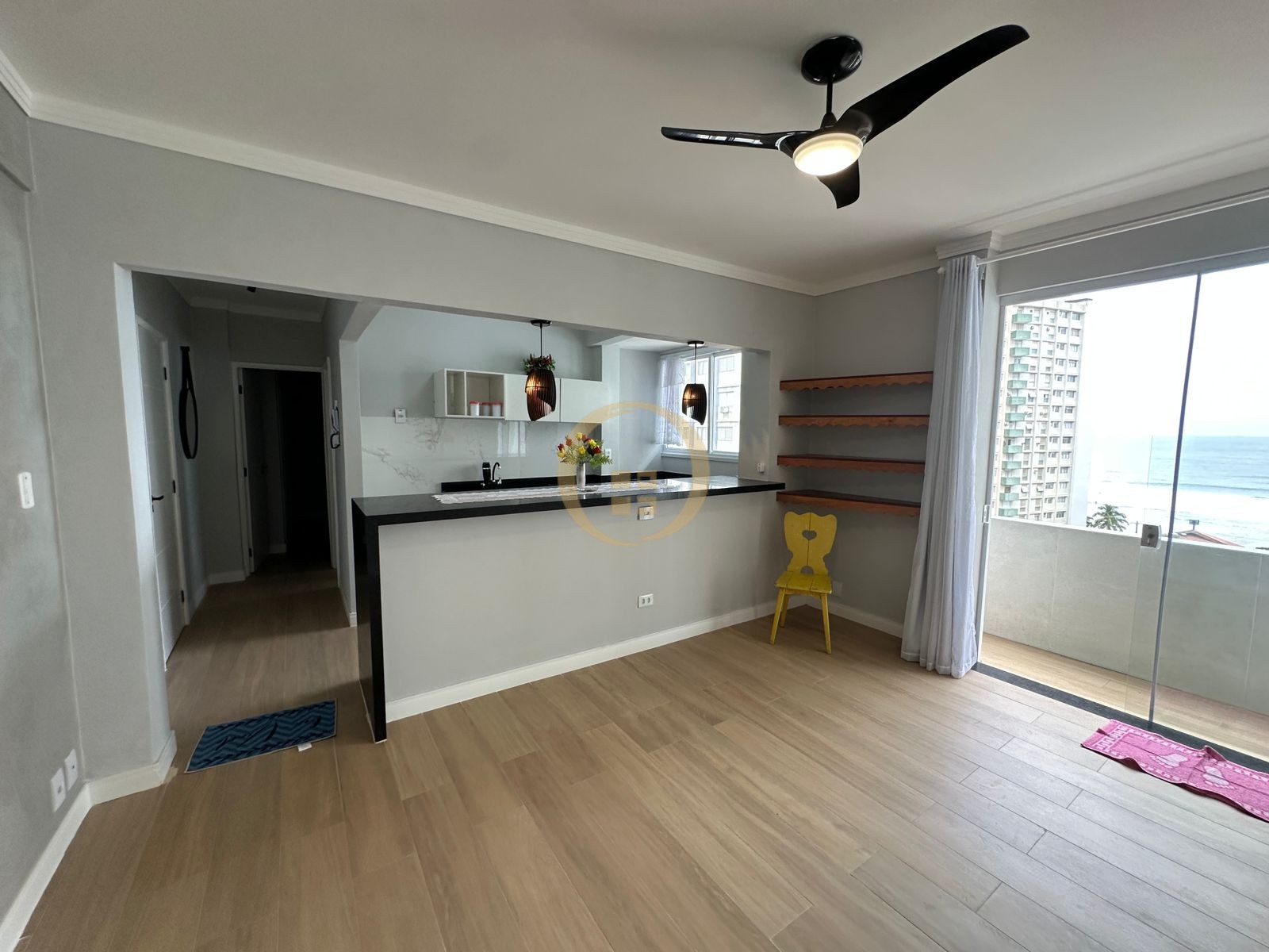 Apartamento na Praia das Pitangueiras, Guarujá - SP