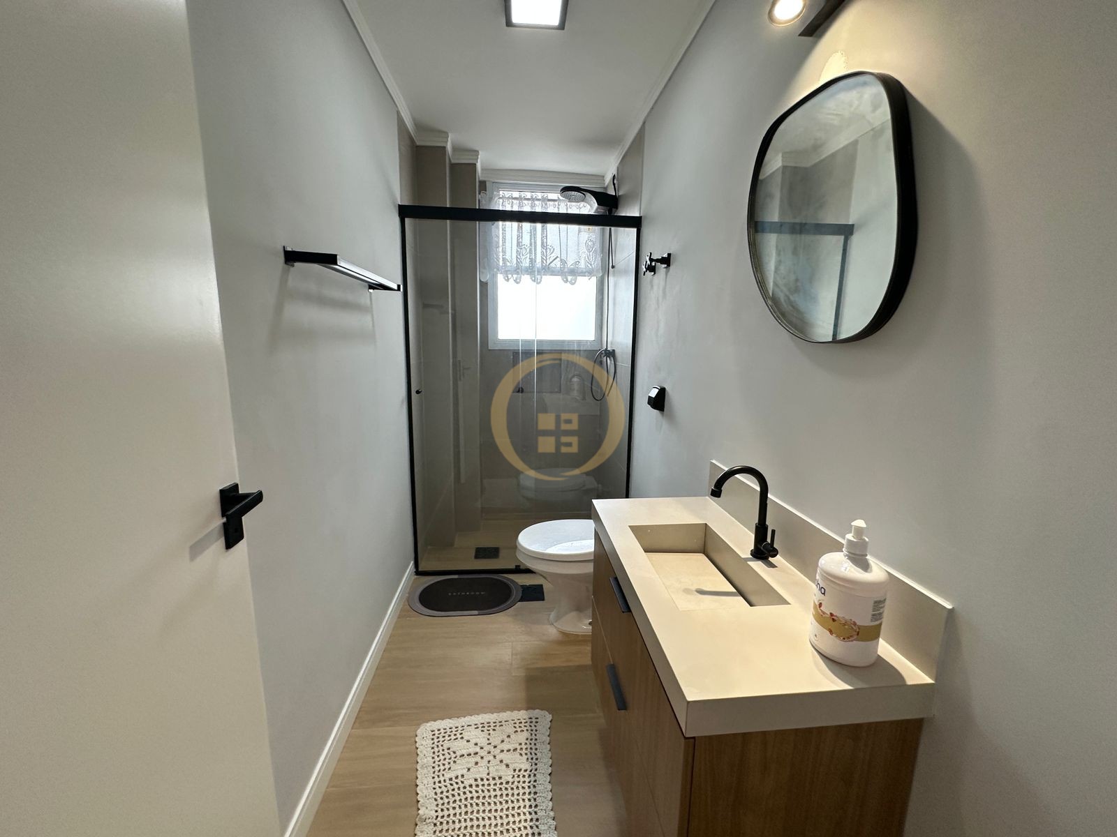 Apartamento na Praia das Pitangueiras, Guarujá - SP